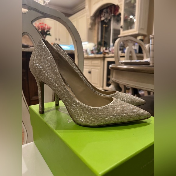 Sam Edelman 
Hazel pointed toe pump in Gold Mesh 
Size 7 1/2 - Picture 3 of 14